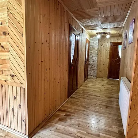 Apartament за рікою