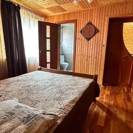 Apartamento за рікою Tatariv